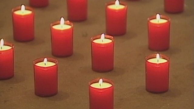 Service oecuménique à la mémoire des victimes de l'accident aérien du vol SR111 de Swissair [RTS]