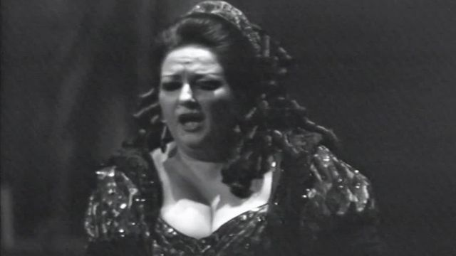 La cantatrice Montserrat Caballé en scène. [RTS]