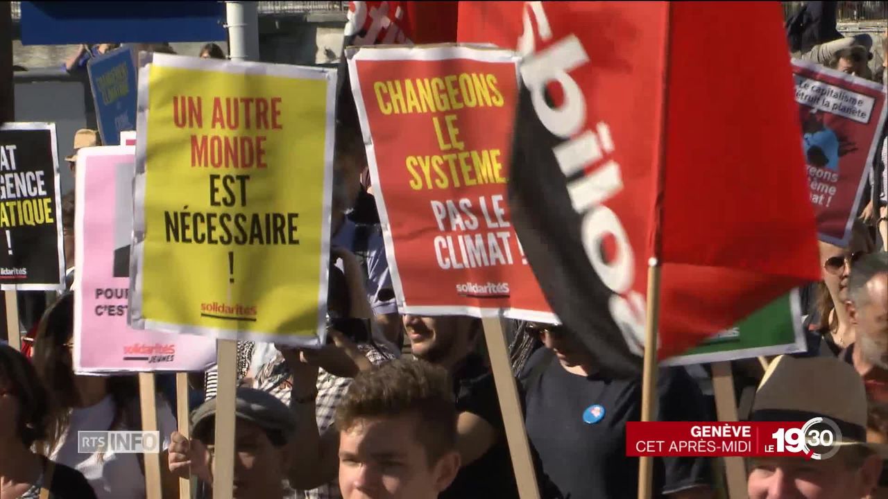 À Genève, plus de 3000 personnes sont descendues dans la rue pour dénoncer la crise climatique. [RTS]