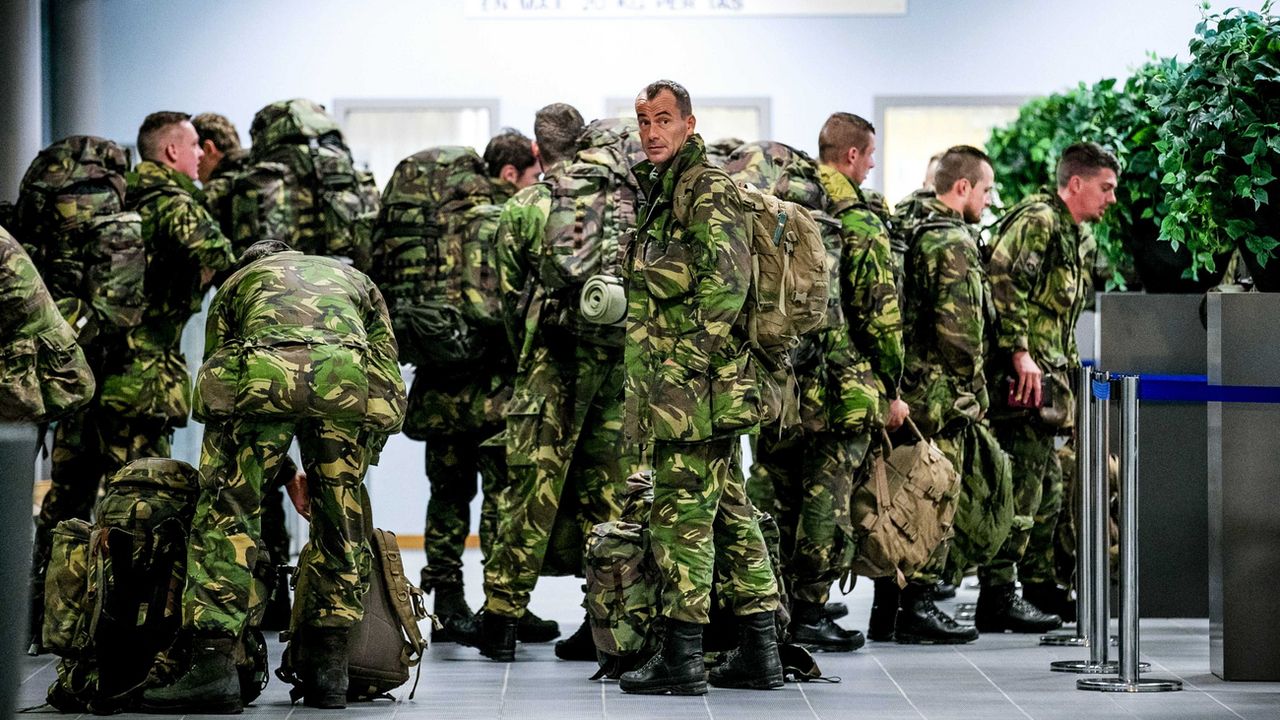 des soldats se rendant en Norvège pour l'exercice militaire Trident Juncture 18 de l'OTAN. [Remko de Waal - EPA - Keystone]
