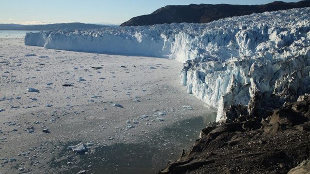 Les calottes glaciaires mettant longtemps à fondre, le Groenland ne redeviendra pas vert dès le siècle prochain. [Martin Rietze - AFP]
