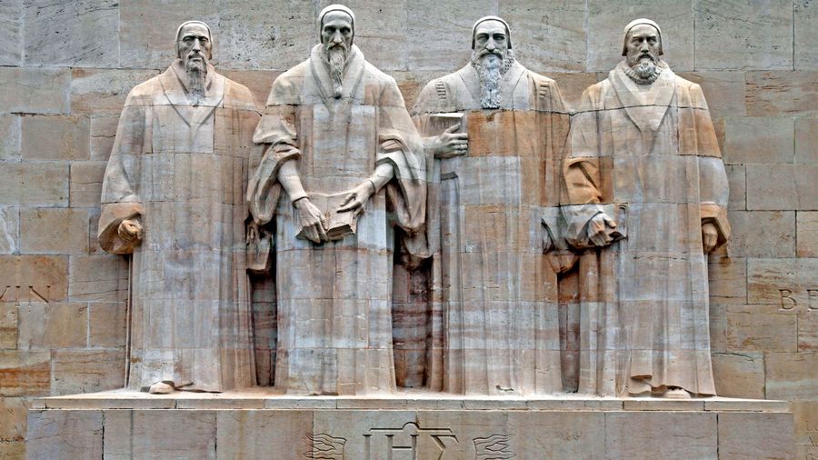 À Genève, le Mur des Réformateurs et ses théologiens protestants: Guillaume Farel, Jean Calvin, Théodore de Bèze et John Knox.