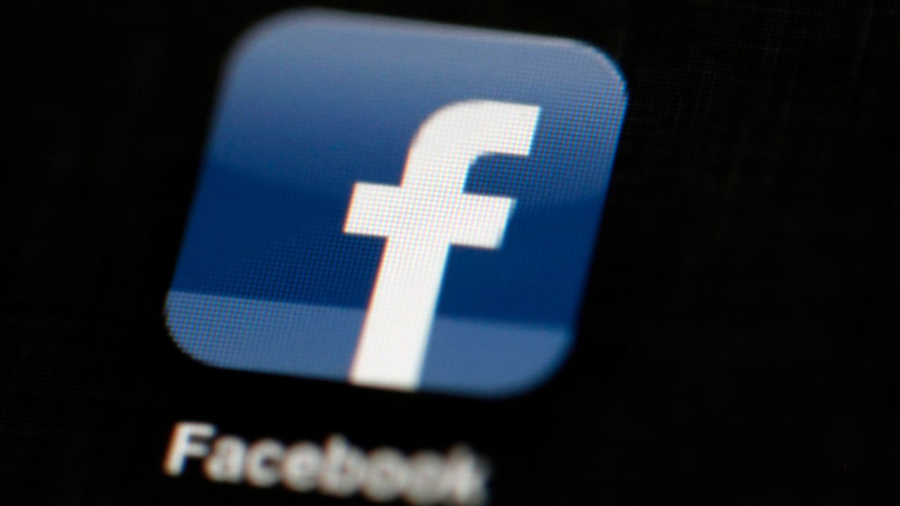 L'Allemagne veut limiter l'exploitation des données personnelles par Facebook. [Matt Rourke - AP Photo - Keystone]