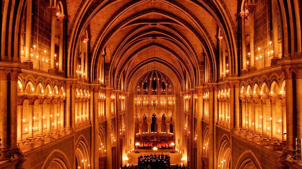 La cathédrale de Lausanne illuminée de 3'700 bougies. [Kalalumen]