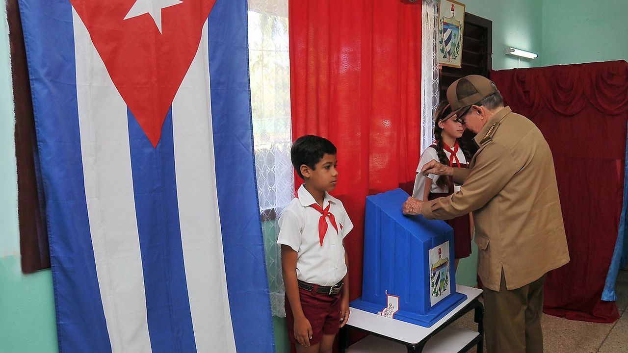 Un bureau de vote à Cuba. [EPA/Estudio Revolucion - Keystone]