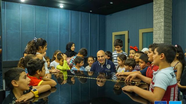 Des enfants réfugiés enregistrent des chansons syriennes pour un projet de l'UNICEF. [DR - Unicef.com]