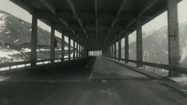 L'entrée du tunnel du Grand-Saint-Bernard en 1964. [RTS]