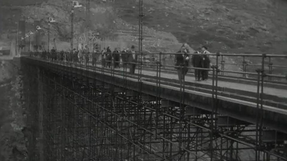 La nouvelle route du col en construction en 1958. [RTS]