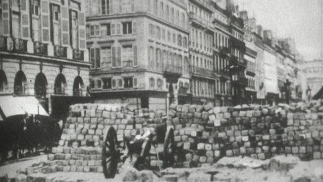 Les barricades de la Commune de Paris, 1871. [RTS]
