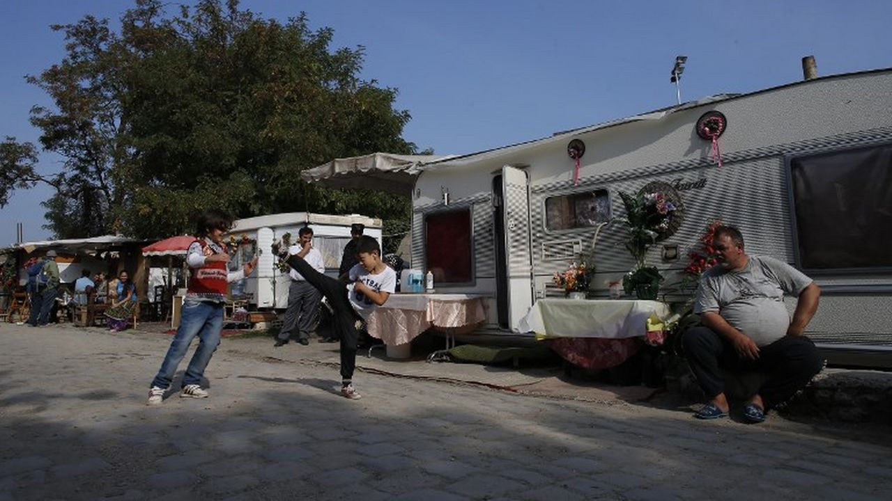 Un campement de Roms à Saint-Denis, dans la banlieue parisienne. [Thomas Samson  - AFP]