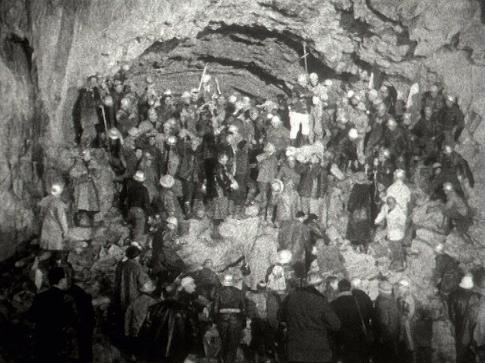 5 avril 1962: achèvement du percement du tunnel du Grand-Saint-Bernard. [RTS]