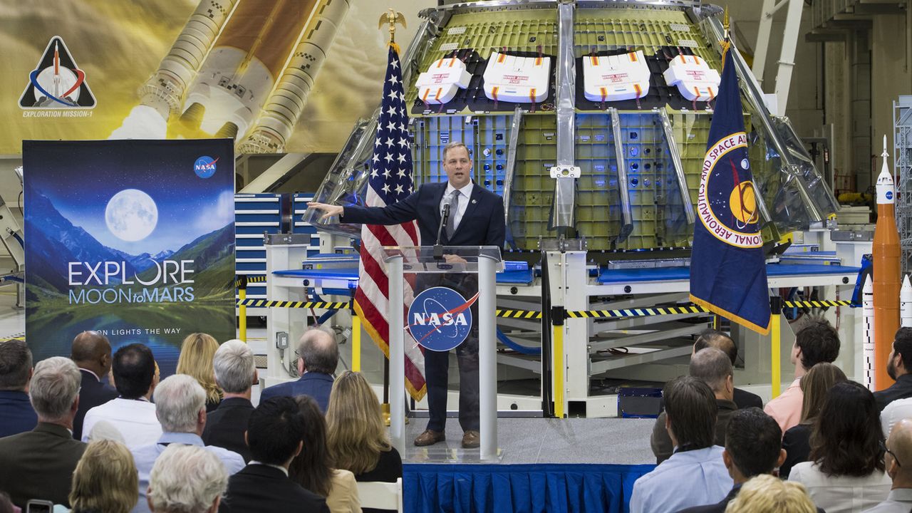 L'administrateur de l'agence spatiale américaine Jim Bridenstine présente les avancées des projets lunaire et martien aux employés de la NASA le 11 mars 2019. [AP NASA / AUBREY GEMIGNANI  - Keystone]
