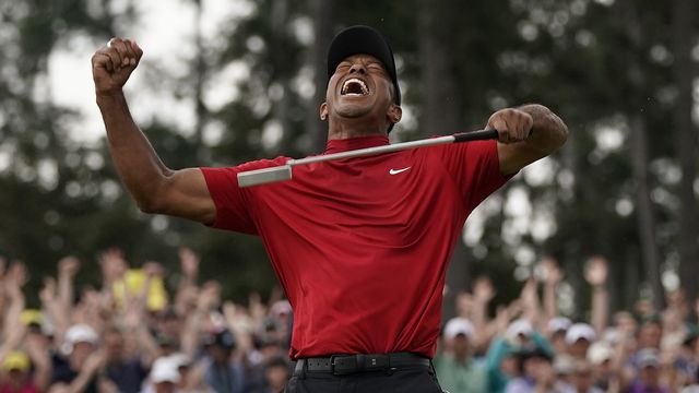 Tiger Woods a renoué avec la victoire 11 ans après son dernier succès en Grand Chelem. [David J. Phillip - Keystone]
