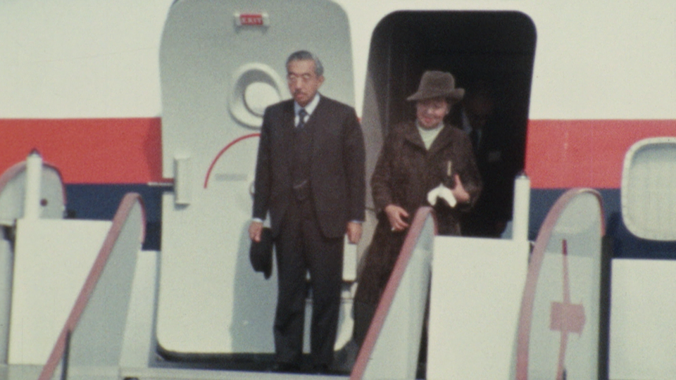 En octobre 1971, l'empereur Hirohito et son épouse effectuent une visite en Suisse. [RTS]