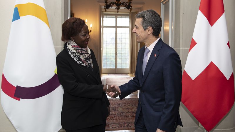 Reçue à Berne, la cheffe de la Francophonie Louise Mushikiwabo a salué le rôle de la Suisse.