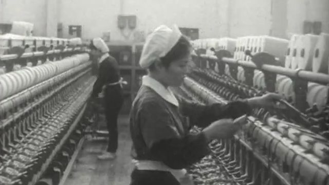 Ouvrières en usine au Japon en 1963. [RTS]