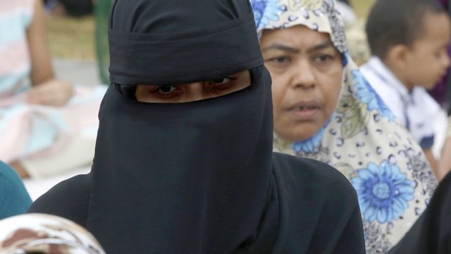 Une femme musulmane portant le niqab au Sri Lanka. [M. A. Pushpa Kumara - EPA/Keystone]