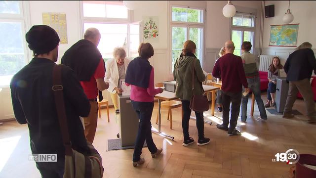 Dans le canton de Fribourg, des mesures strictes sont prises pour éviter toute fraude électorale. [RTS]