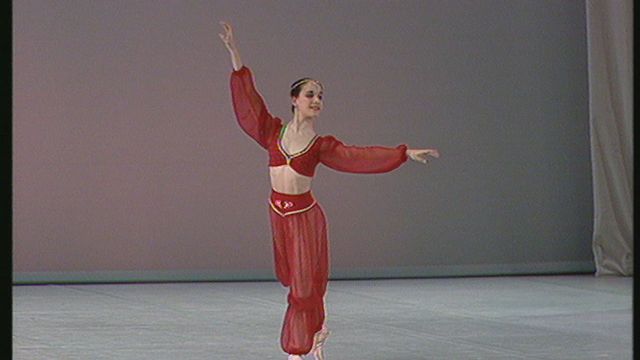 Anne Dancer, danseuse France. Variation classique : Paquita : Le Corsaire. [RTS]