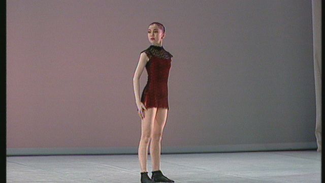 Maïko Uemura, danseuse Japon. Variation libre : Tango, Stravinski, Tatsuo Mochizuki. [RTS]