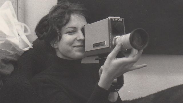 Carole Roussopoulos with camera ["Carole Roussopoulos with camera" Les films de la Butte - DR]