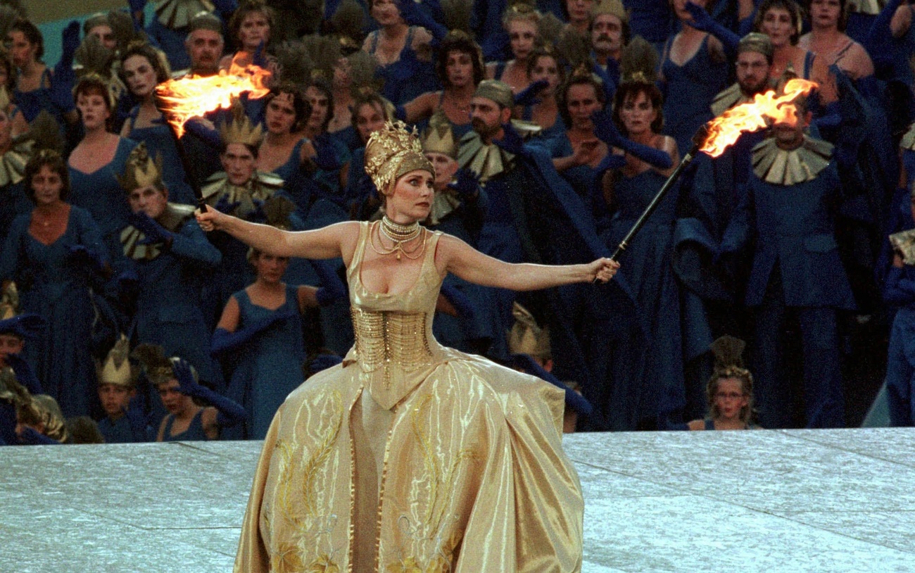 La déesse de l'été Cérès menace d'affamer les hommes et de stériliser la terre si sa fille Prosperine ne revient pas, lors de la 1ère représentation de la Fête des Vignerons de 1999.