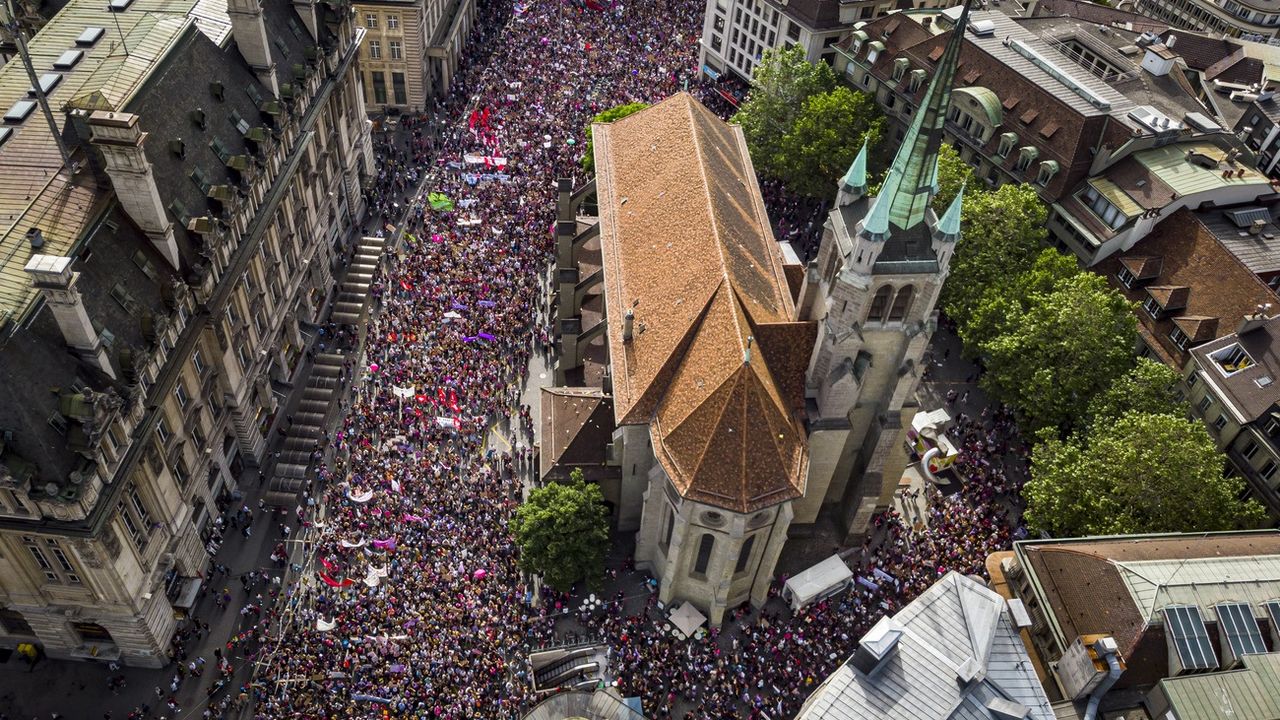 La place Saint-François à Lausanne lors de la grève des femmes du 14 juin 2019. [Valentin Flauraud - Keystone]