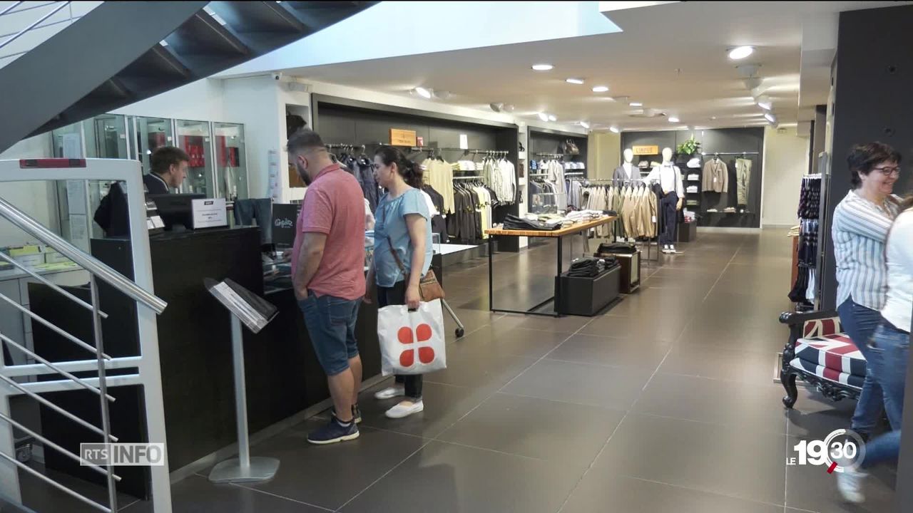 Les Fribourgeois ont refusé l'ouverture prolongée des magasins le samedi. [RTS]