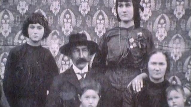 Famille d'immigrés valaisans en Argentine. [RTS]