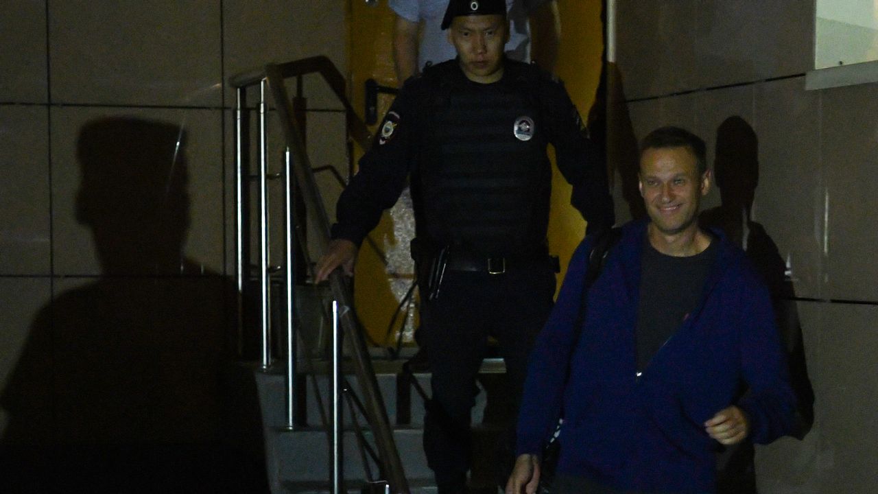 Alexey Navalny quittant le tribunal qui l'a condamné à 30 jours de prison le 24 juillet dernier [Kiril Kudryavtsev - AFP]