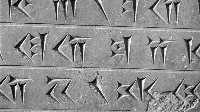 L'écriture cunéiforme est issue du plus ancien système d'écriture connu, mis au point en basse Mésopotamie entre 3400 et 3200 avant J.-C.  [Roger-Viollet - AFP]
