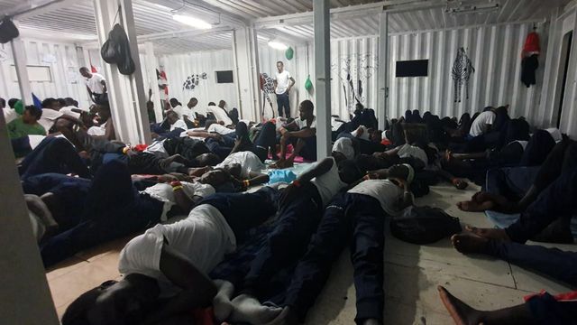 Des migrants à bord du navire humanitaire Ocean Viking. [Hannah Wallace Bowman/MSF/SOS Mediterranee via AP - Keystone]