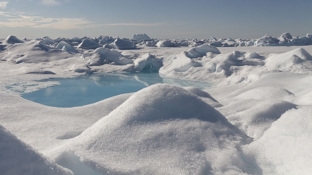 Des microplastiques ont été retrouvés dans la neige de l'Arctique. [EPA/Kajetan Deja/Alfred Wegener Institut - Keystone]