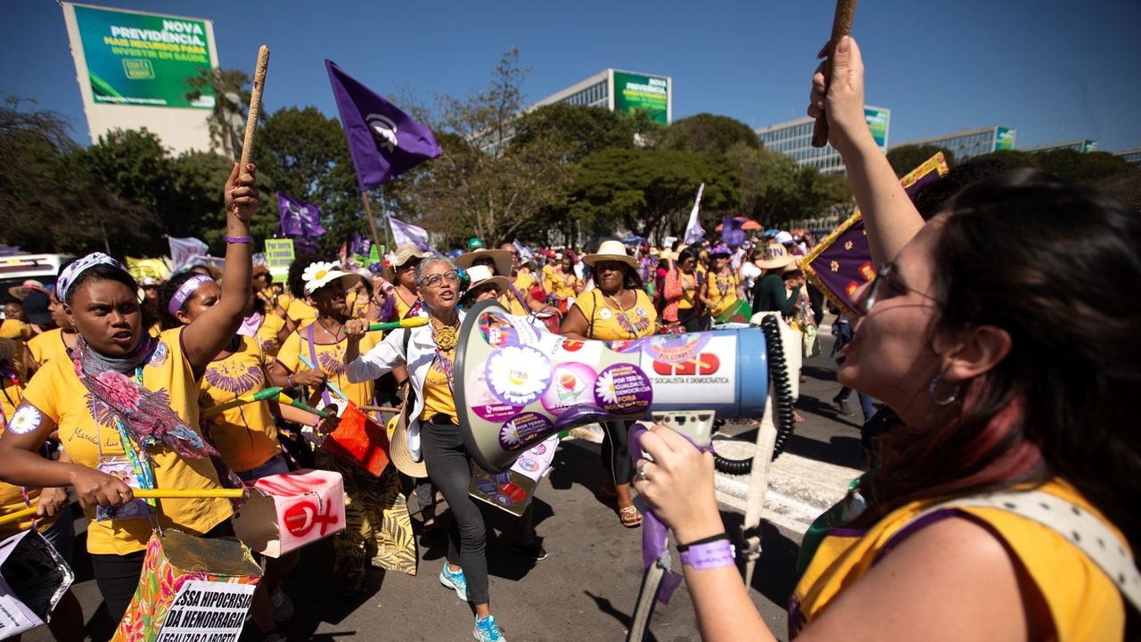Les manifestations contre la politique anti-climat du président brésilien se multiplient (ici à Brasilia, 14.08.2019.) [Joedson Alves - EPA/Keystone]