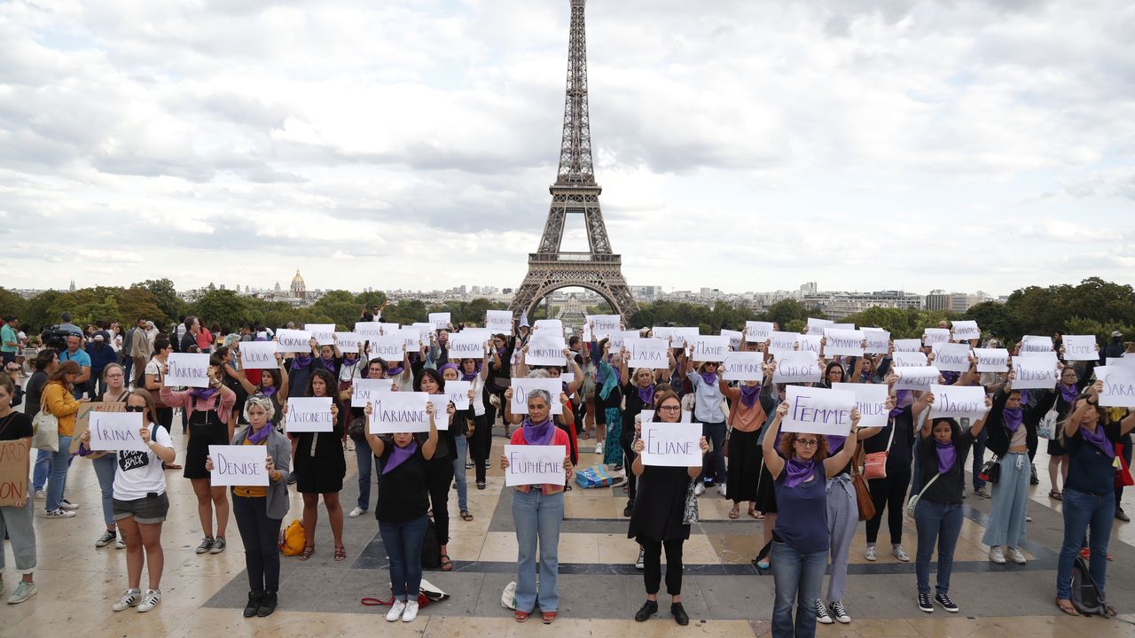 Le collectif #NousToutes s'est rassemblé place du Trocadéro pour dénoncer "le centième féminicide de l'année", Paris, le 1er septembre 2019. [Zakaria Abdelkafi - AFP]