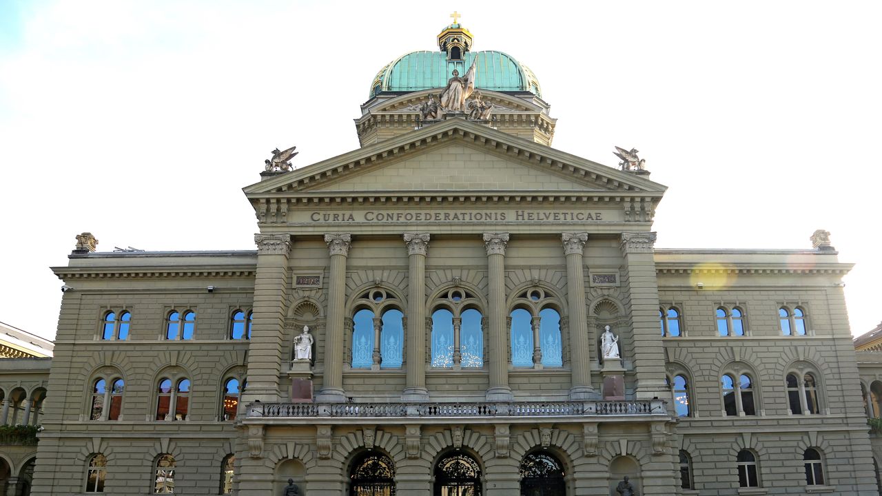 Le Palais du Parlement fédéral à Berne. [Marie-Dominique Schenk - RTS]