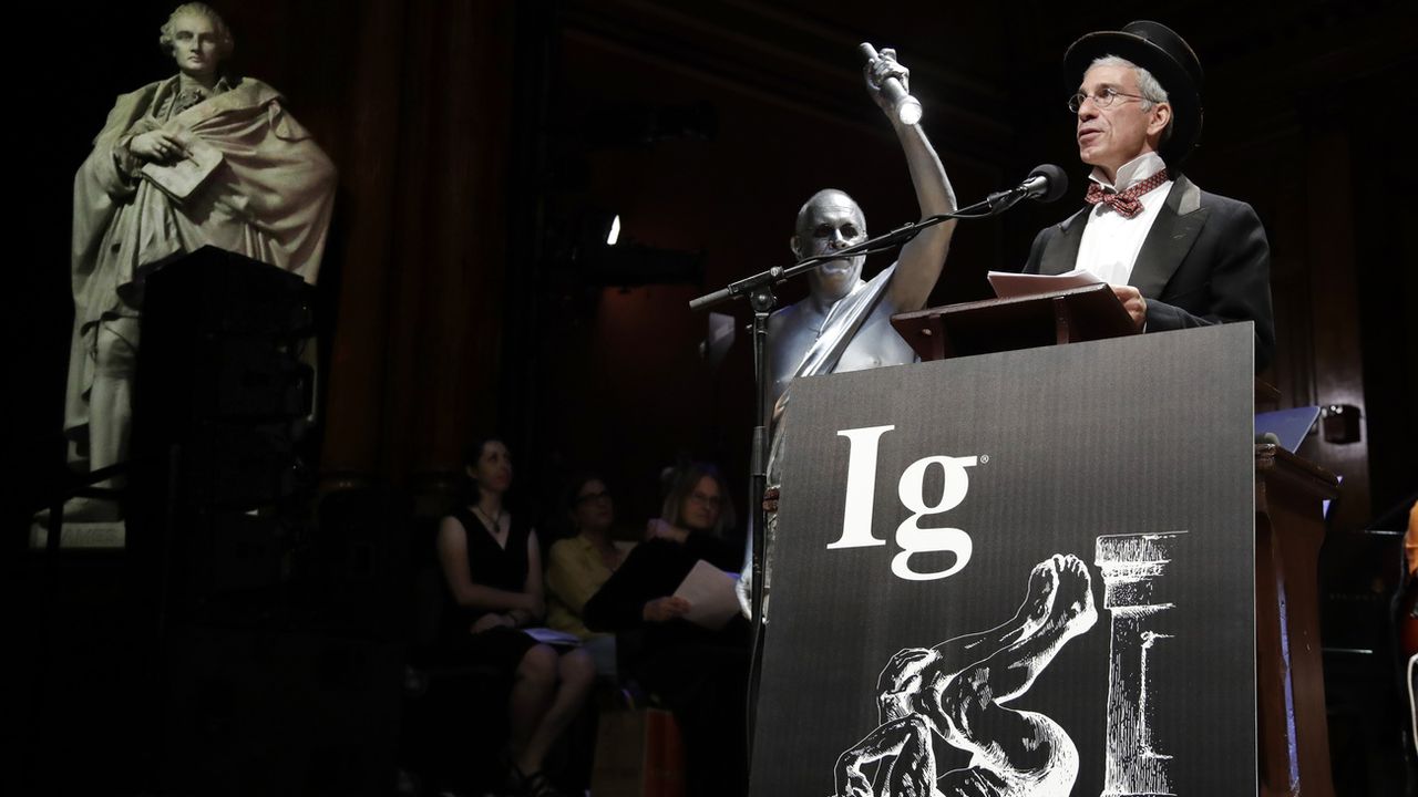 La remise des IG Nobel awards 2019. [Elise Amendola - AP/Keystone]