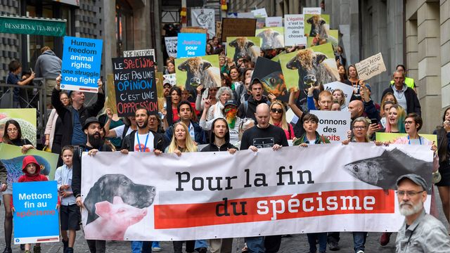 Des manifestants antispécistes dans les rues de Genève, ce samedi 25 août. [Martial Trezzini - Keystone]