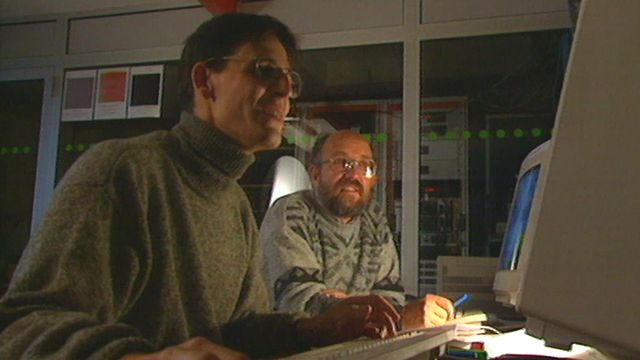 Didier Queloz (à gauche) et Michel Mayor en 1995. [RTS]