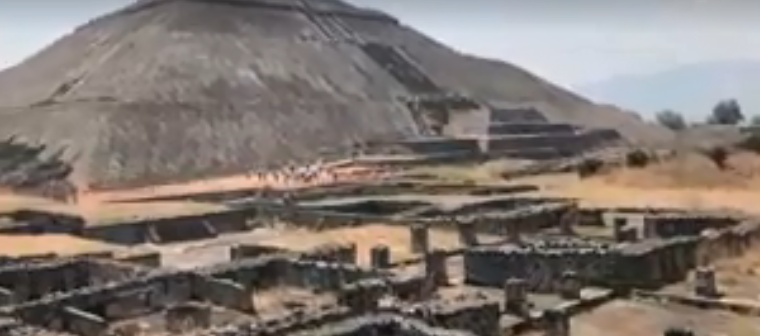 Pyramide du Soleil (Teotihuaccán) Mexique - film de Luis Ibanez