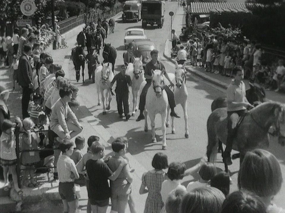 La parade du Knie à Delémont en 1965. [RTS]