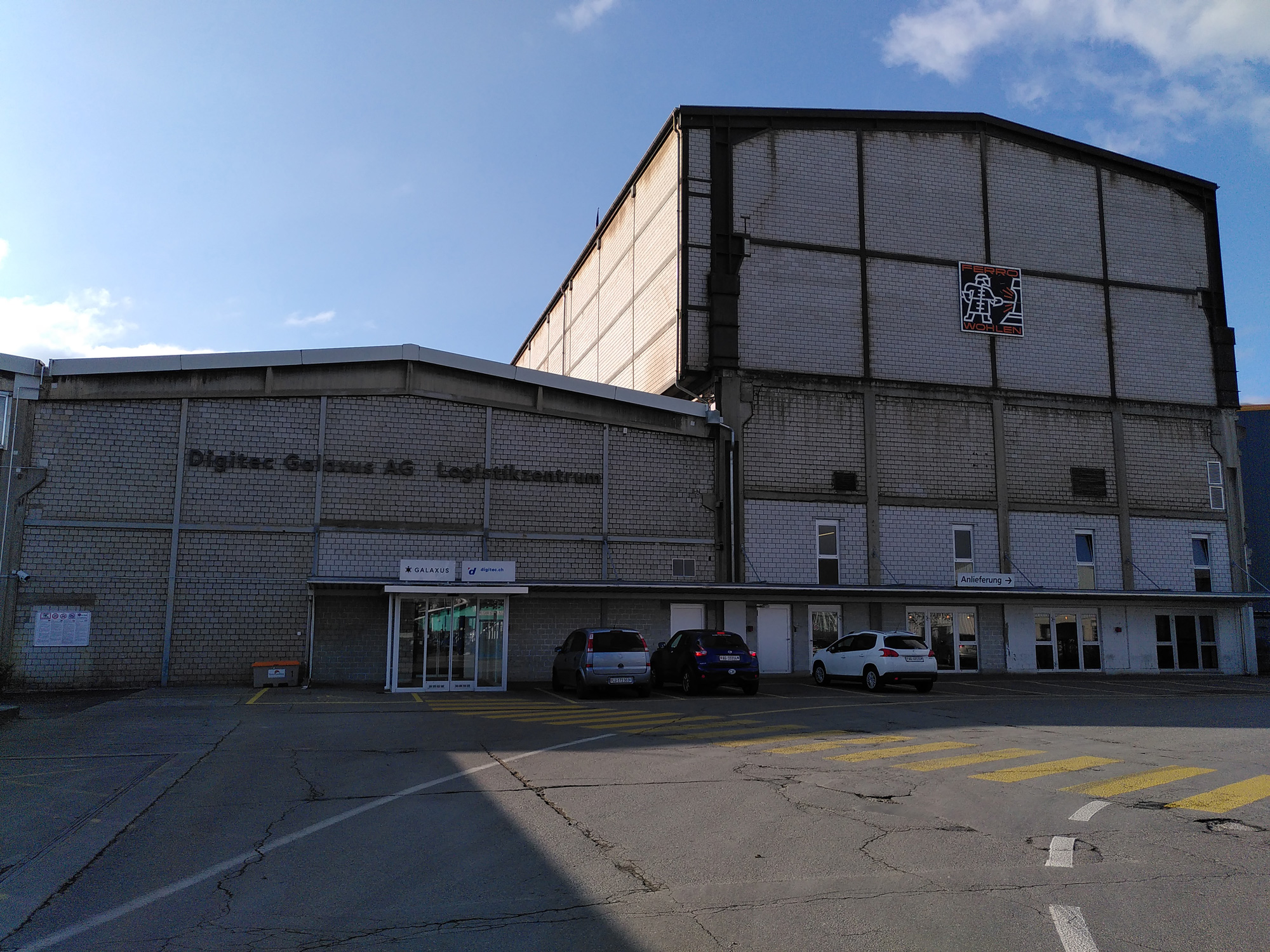 L'entrepôt Digitec-Galaxus, le plus grand magasin en ligne de Suisse (50 000 m2) à Wohlen (Argovie).