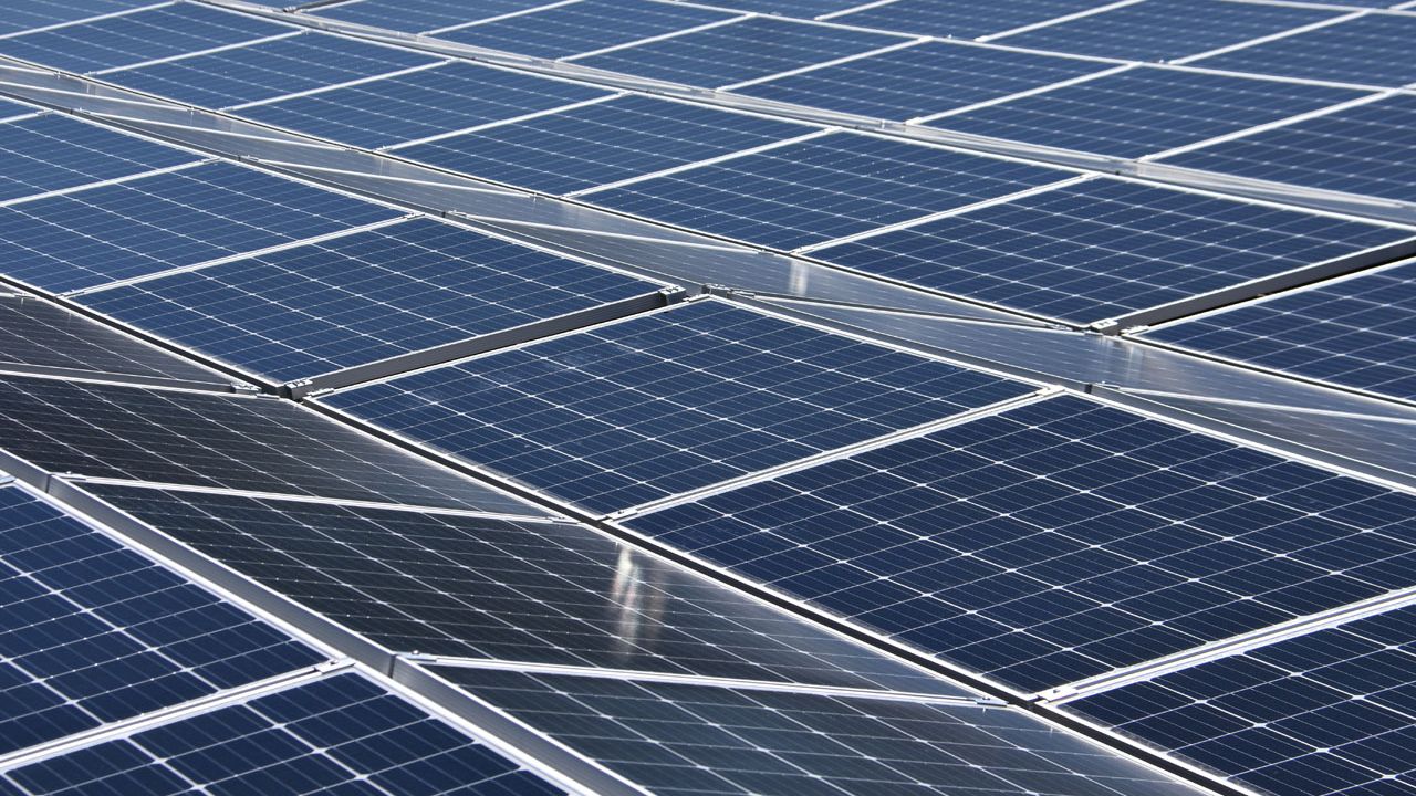 Bientôt une vingtaine de centrales solaires à Delémont grâce à des prêts citoyens. [Gaël Klein - RTS]