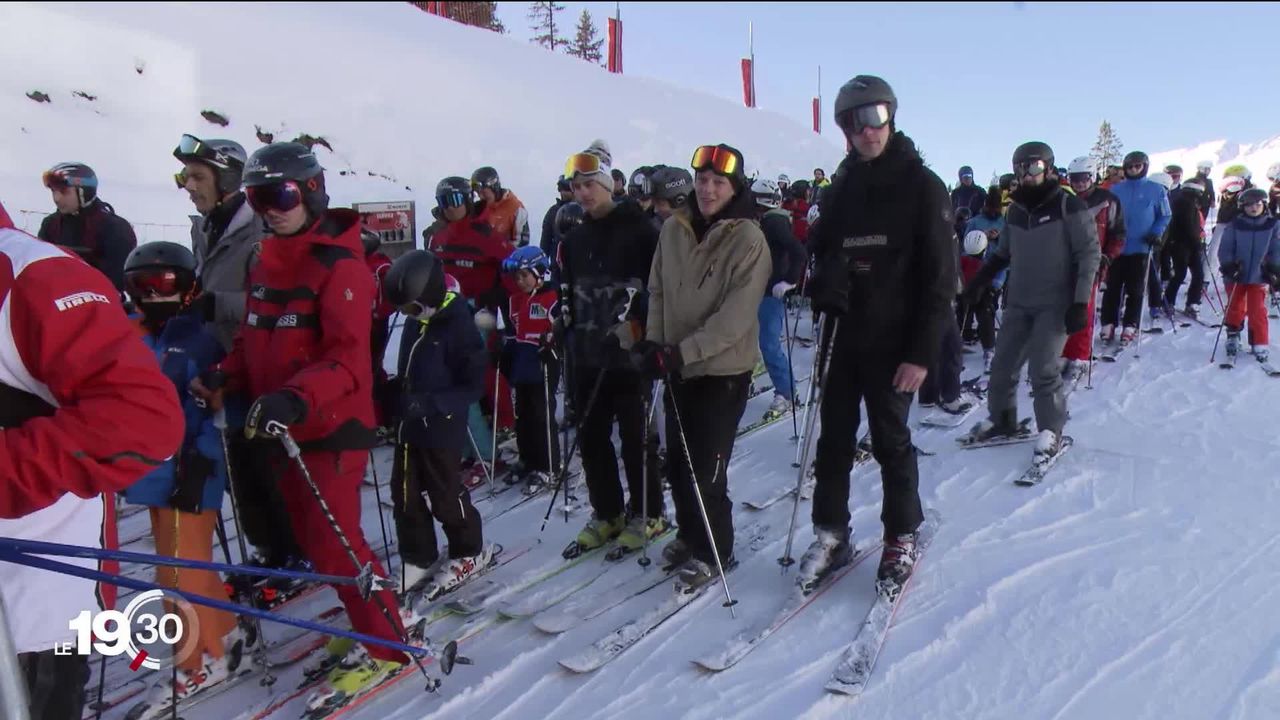Les stations de ski ont battu des records de fréquentation durant ces vacances de fin d'année grâce aux bonnes conditions météo. [RTS]