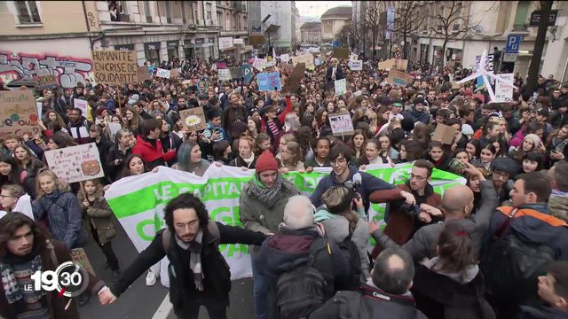 Grande manifestation pro-climat à Lausanne avec la participation de Greta Thunberg. [RTS]