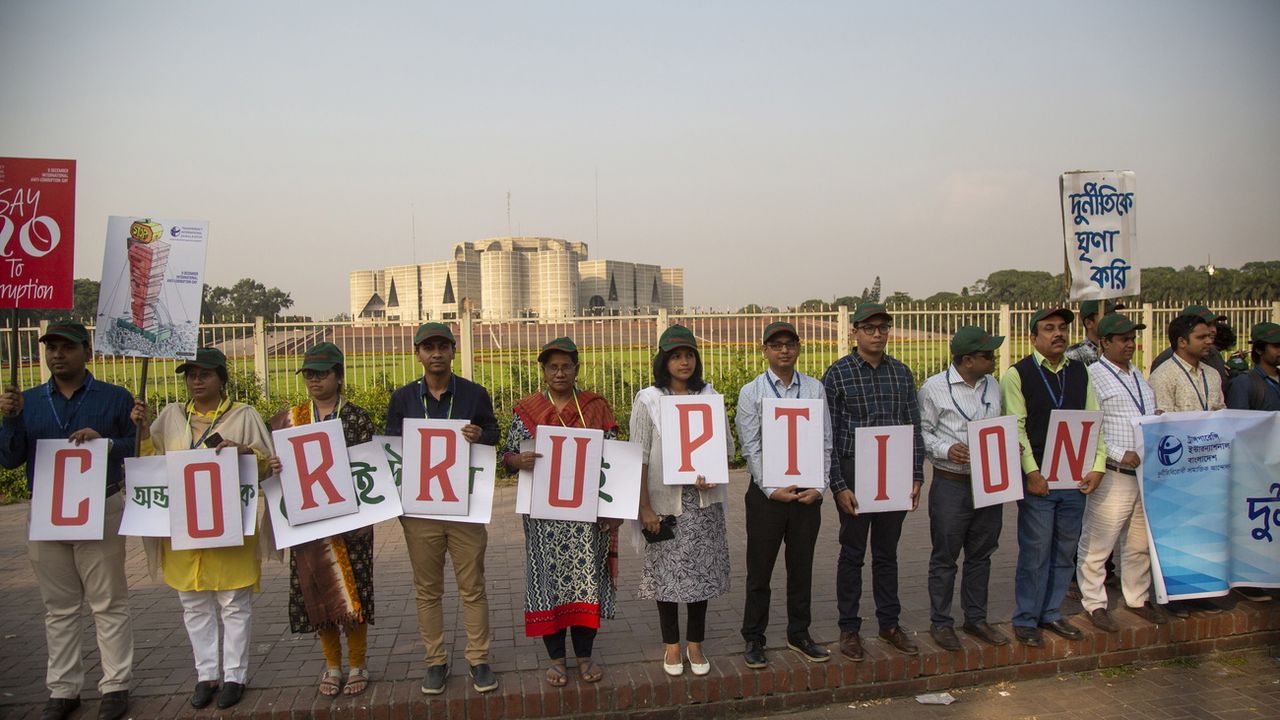 Des militants anti-corruption au Bangaldesh en décembre dernier. [EPA/Monirul Alam - Keystone]