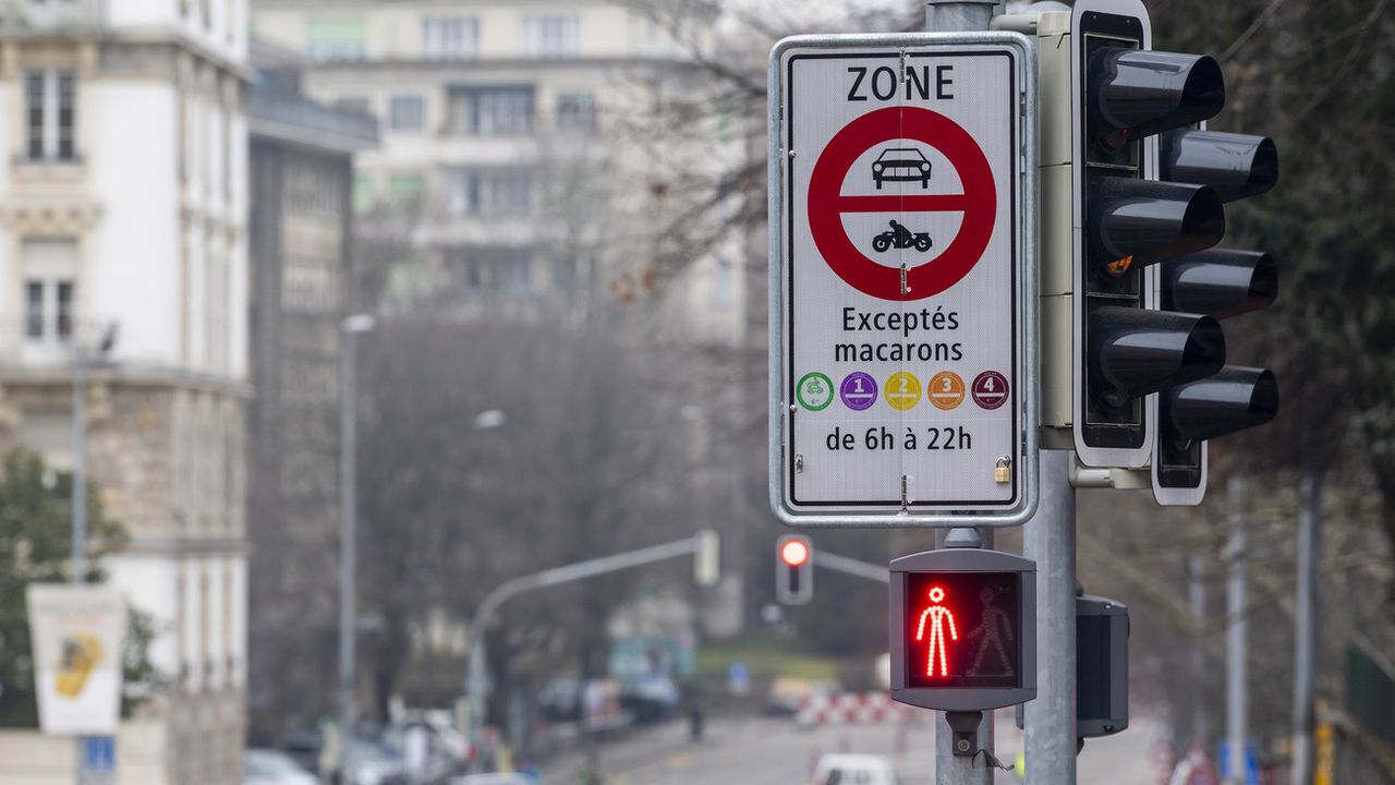 A Genève, le dispositif anti-pollution reste en vigueur jusqu'à lundi soir. [Martial Trezzini - Keystone]
