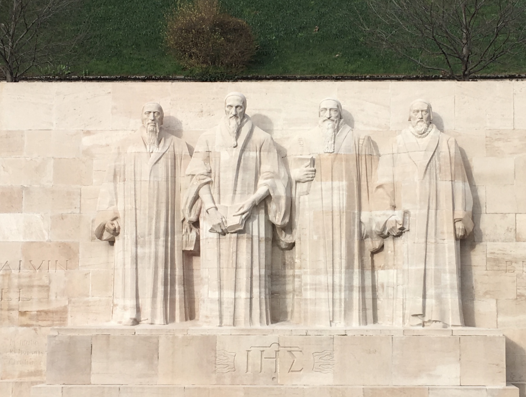 Le mur des Réformateurs du parc des Bastions à Genève.