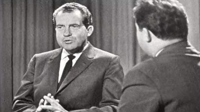 Richard Nixon sur le plateau de la TSR face à Georges Kleinmann. [RTS]