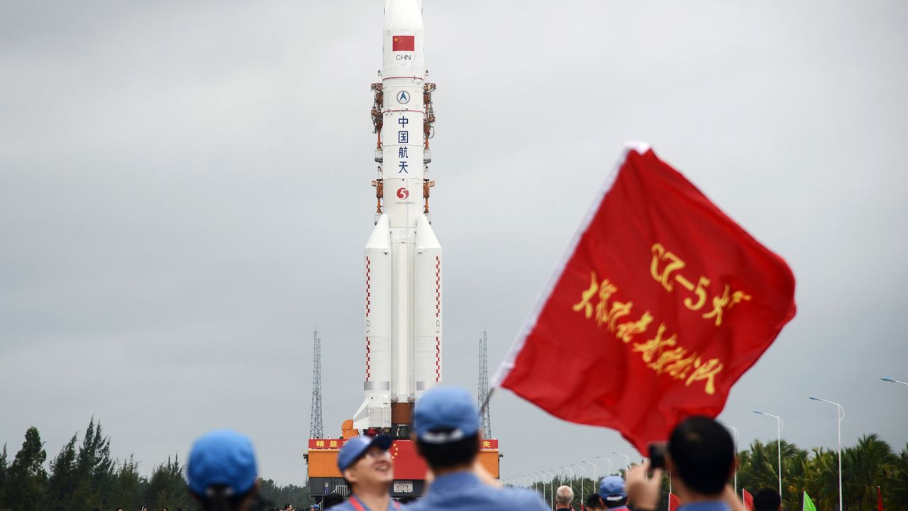 La fusée chinoise Long March 5 (ici en décembre 2019) doit emporter l'orbiteur, l'atterrisseur et le rover de la mission Tianwen-1 [China Daily - Reuters]